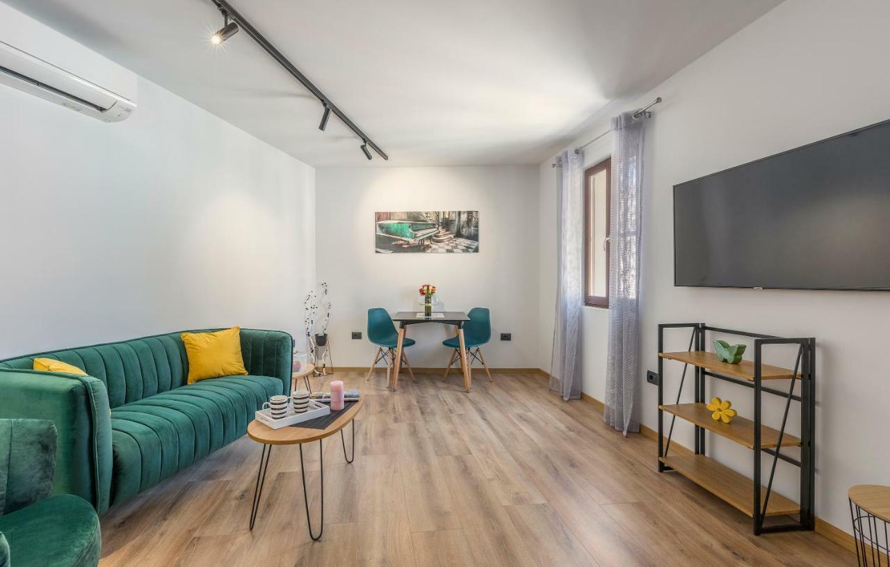 Heritage De Amicis Apartment Ровин Екстериор снимка