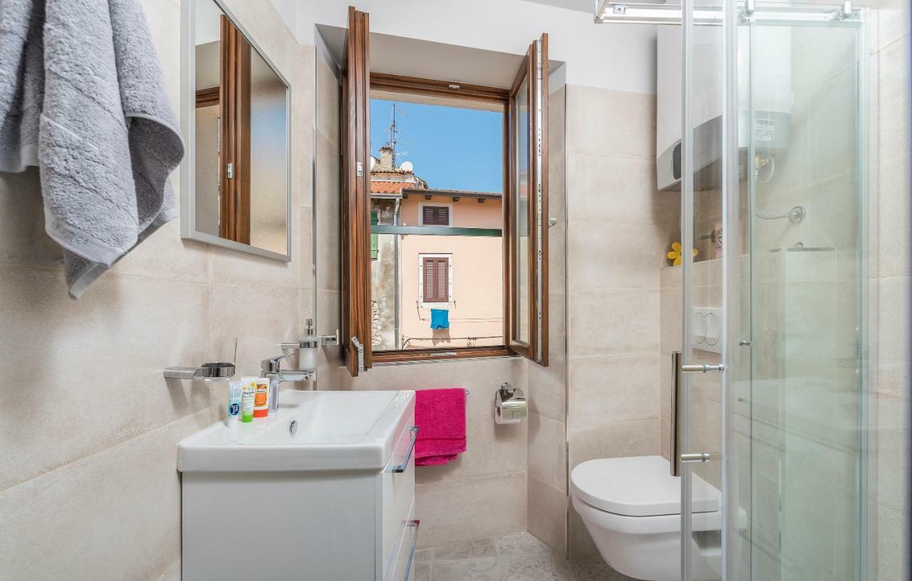 Heritage De Amicis Apartment Ровин Екстериор снимка